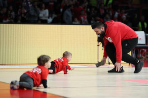 Με baby race η παρακάμερα του Ολυμπιακού (vid)