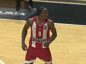 ΠΑΟΚ-Ολυμπιακός: Ο Σέιμπεν Λι έβαλε 18 πόντους στο πρώτο ημίχρονο! (vid)