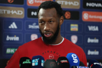 Ο Ντόντα Χολ για τη συνύπαρξή του με τους Μιλουτίνοβ και Τζόουνς (vid)