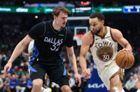 Το Ντάλας 123-115 τους Γουόριορς στο παιχνίδι που ο Κάρι έφτασε στα 10.000 τρίποντα καριέρας! (vid)