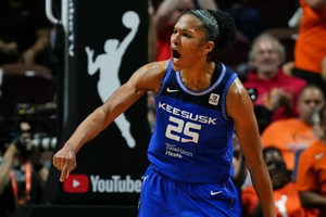 WNBA: Οι Σαν συνέτριψαν 105-76 τους Έισις και έστειλαν τους τελικούς σε Game 4 (vid)