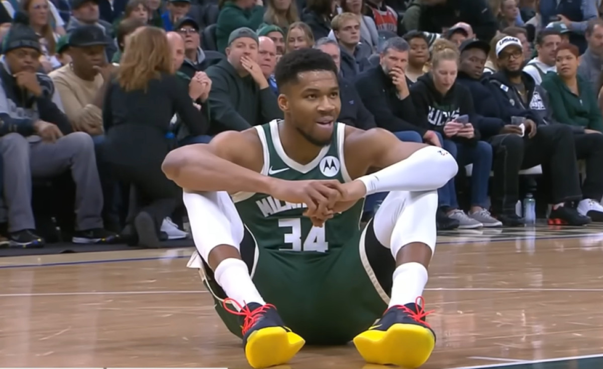 Τραυματίστηκε στο 3ο λεπτό ο Γιάννης και πάει για μαγνητική (video)