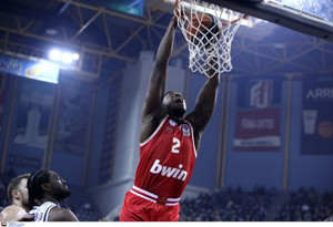 Δείτε πώς ο Ολυμπιακός συνέτριψε τον ΠΑΟΚ στο Παλατάκι (vid)