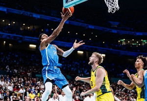 Δυναμικό ξεκίνημα από την Εθνική με μπλοκ και τρίποντα (vid)