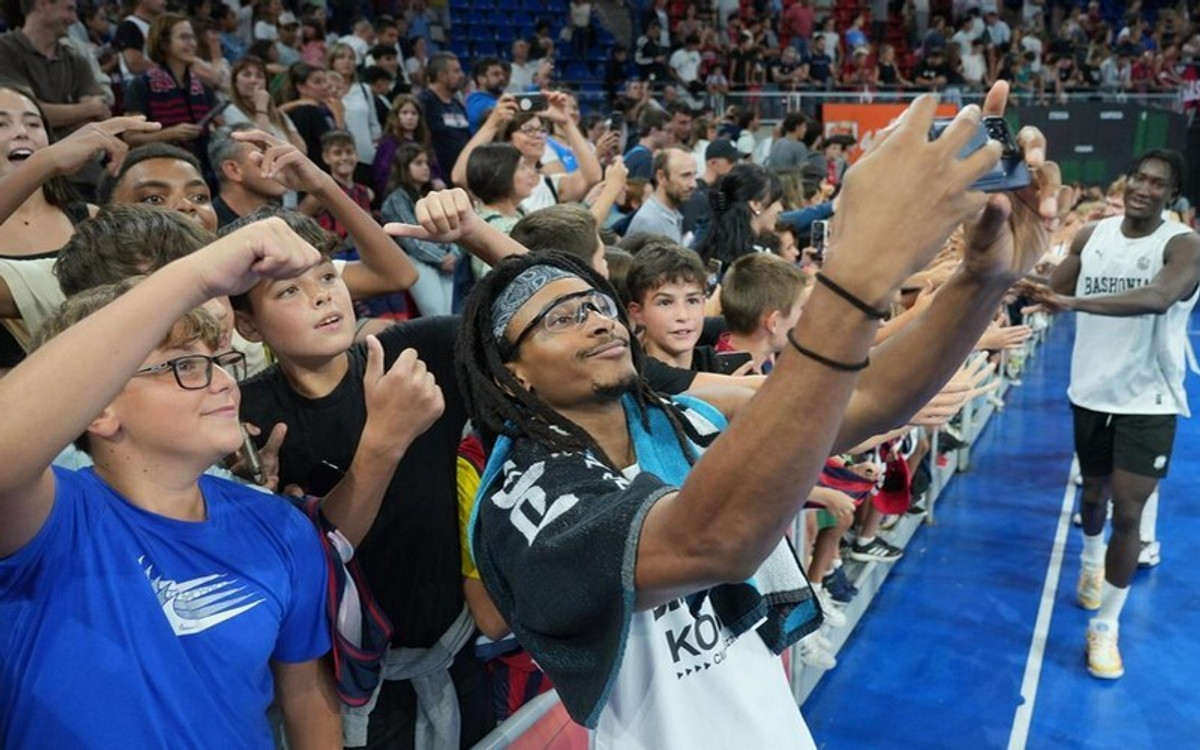 Μονέκε: Ξεκάθαρος ότι δεν μίλησε με άλλη ομάδα